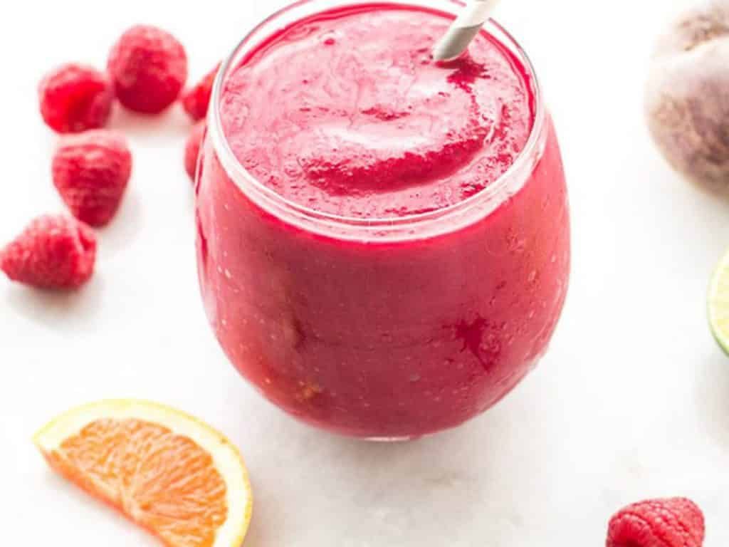 Detoxifying berry beet smoothie
