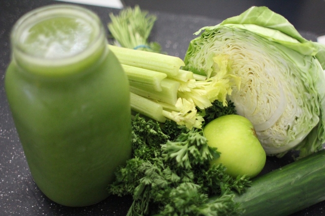 В овощах зеленого цвета много полезных веществ.